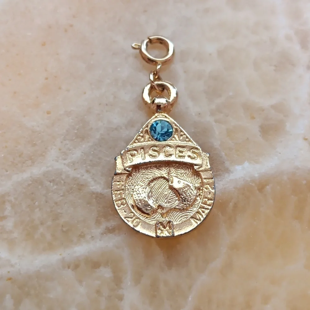 Gold Tone Pisces Charm